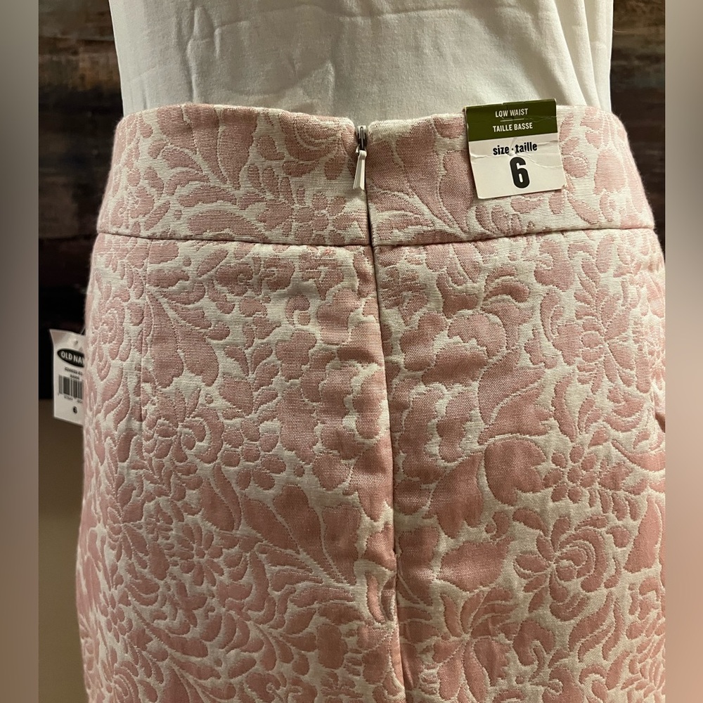 NWT, stunning damask pencil skirt, pink w/ some shimmer - Picture 4 of 12